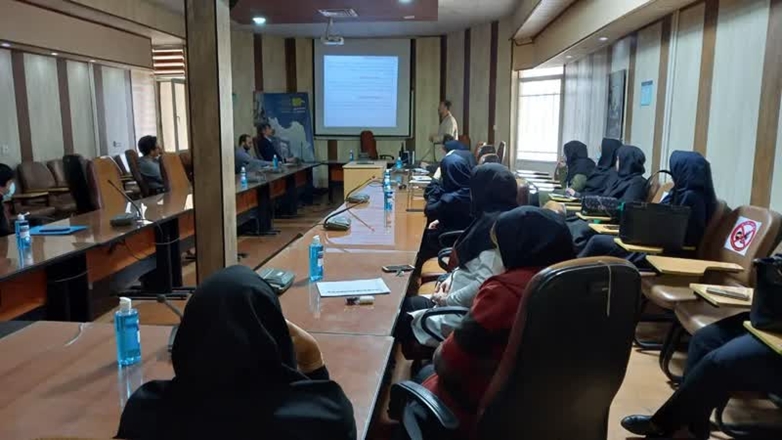 برگزاری کارگاه آموزشی پدافند غیرعامل در مرکز بهداشت تویسرکان 